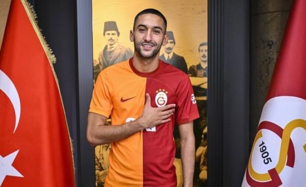 انضم نجم كرة القدم اللاعب المغربي حكيم زياش إلى صفوف نادي غلطة سراي التركي