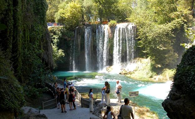 يُمكنك زيارة أماكن سياحية في أنطاليا تركيا ذات طابع تاريخي وساحلي