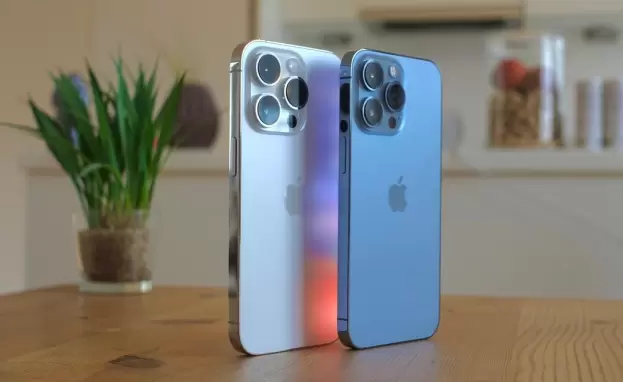 كشفت عن 4 طرازات حديثة من هواتف iPhone 15 وساعتين محدثتين