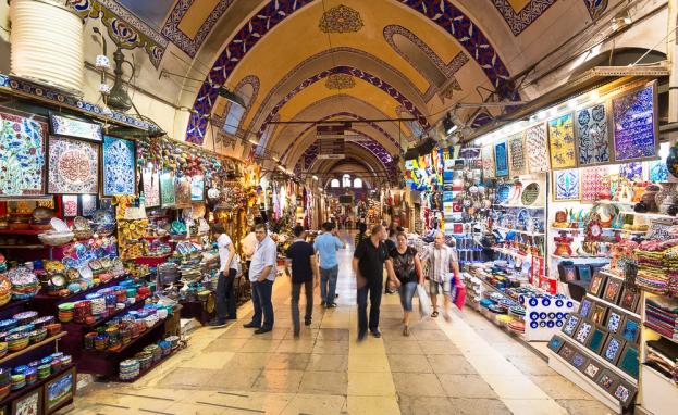 أشهر البازارات في تركيا تجذب السيّاح لشراء منتجاتهم بأسعار مُخفضة
