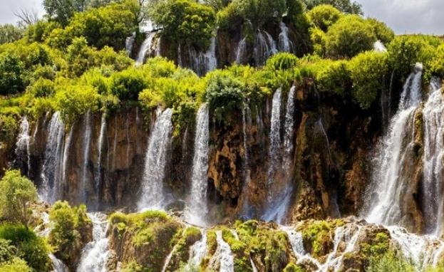 شلال غورليفيك في أرزنجان من أجمل مناطق الجذب في تركيا