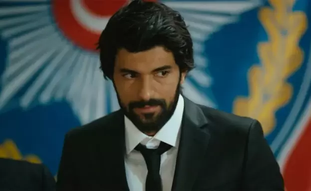 يجمع مسلسل العشق الأسود بين الأكشن والرومانسية وهو من تأليف أيلام جان بولات