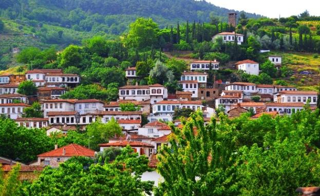 الريف التركي في اسطنبول حيثث المناظر الطبيعية الساحرة والإطلالات الجميلة