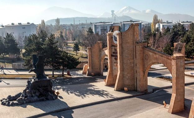 جامعة أتاتورك Atatürk Üniversitesi