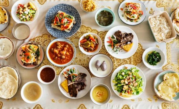 تعد أطعمة الشتاء جزءاً مهماً لتطبيق نظام غذائي صحي، حيث تساعد في تدفئة الجسم ومقاومة البرد