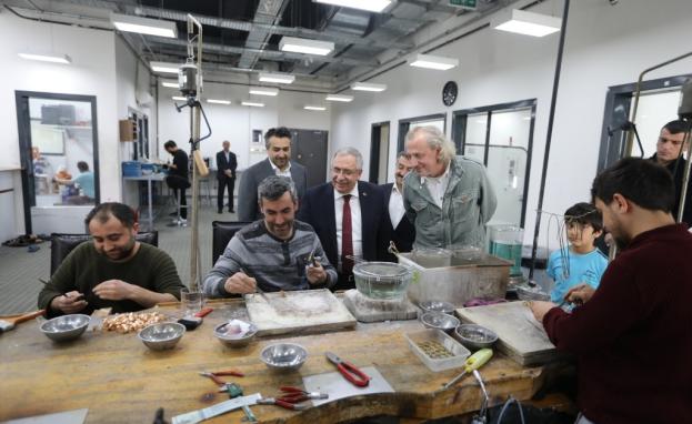 تكرر الحديث عن إمكانية تخفيض عدد ساعات العمل في تركيا