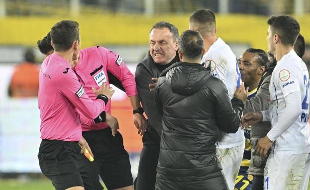 شهدت مباراة ناديي أنقرة غوجو و ريزا سبور حادثة مؤسفة