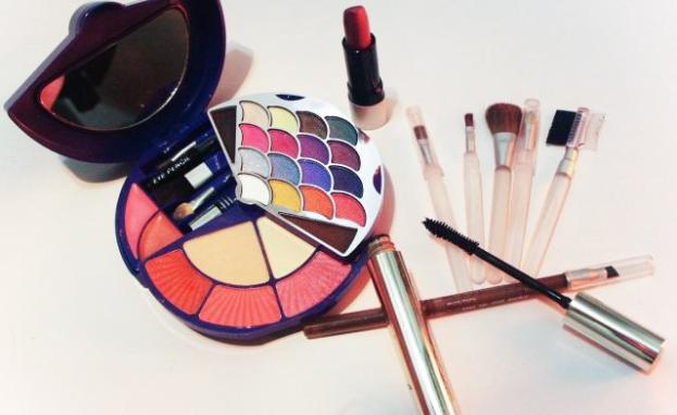 محلات الجملة لمستحضرات التجميل في تركيا تستقطب العديد من السيدات لأسعارها المنافسة