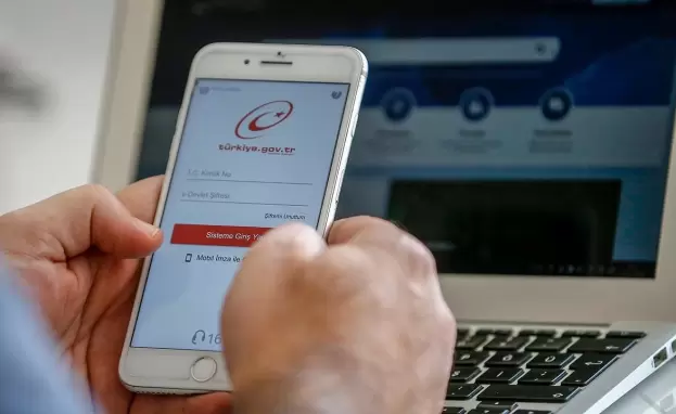 تضم البوابة الحكومية E-Devlet العديد من المزايا والخدمات