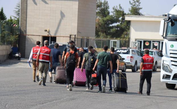يتعرض بعض السوريين في تركيا للترحيل لأسباب مختلفة قضائية وإدارية