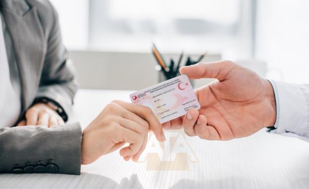 يتساءل العديد من السوريين في تركيا عن شروط تحويل الكمليك إلى الإقامة السياحية