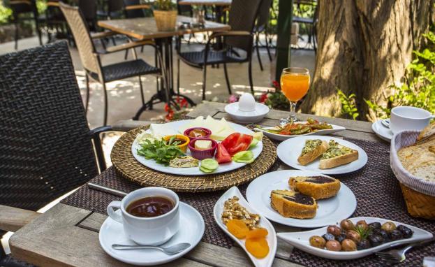تشتهر أماكن الفطور في بيوكادا بالخيارات المميزة التي تقدمها والتي تضمن تلبية الأذواق المختلفة