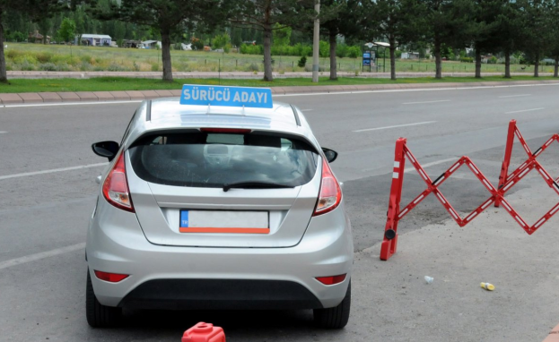 اختبار السواقة في تركيا يعد جزءاً رئيسياً من عملية الحصول على رخصة القيادة