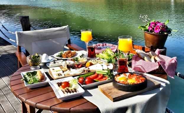 يتوفر العديد من أماكن الفطور في آغفا التي تضمن لزوارها تجربة فطور مميزة وبأسعار منطقية ومناسبة للجميع