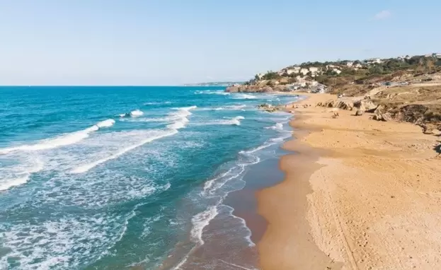 يوجد العديد من خيارات الشواطئ في اسطنبول التي تلبي مختلف احتياجات الزائرين وتوفر لهم الراحة