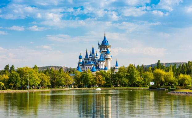 مؤسسة سازوفا للعلوم والثقافة والفنون من الأماكن في إسكي شهير الشهيرة