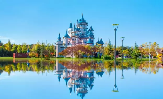 تعتبر أماكن التسوق في إسكي شهير إحدى الوجهات المميزة بالخيارات المتنوعة التي توفرها