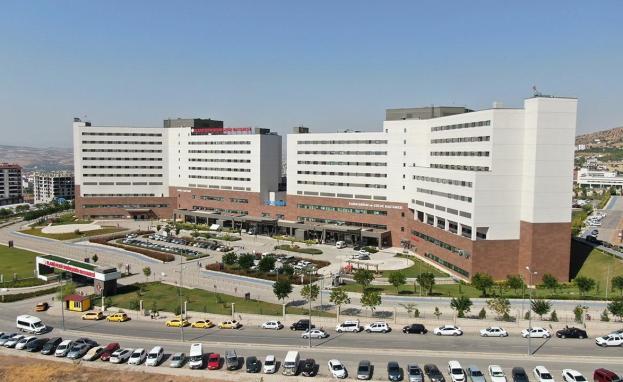 من خلال نظام MHRS يمكن للأتراك والمقيمين من الأجانب حجز موعد في المستشفيات التركية