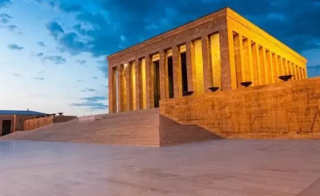 ضريح مصطفى كمال أتاتورك من الأماكن التاريخية في أنقرة المميزة