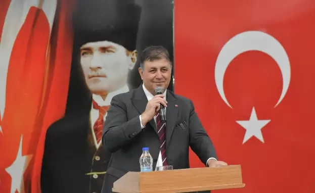 CEMİL TUGAY الذي فاز برئاسة بلدية إزمير هو طبيب وسياسي تركي