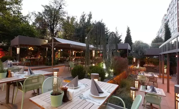 يوجد العديد من أماكن الفطور في إسكي شهير التي توفّر لزوارها تجربة طعام مميزة