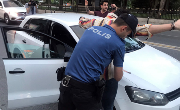 تكافح تركيا و الكثير من دول العالم الجرائم وحالات الفوضى الناتجة عن حمل السلاح بمختلف أنواعه