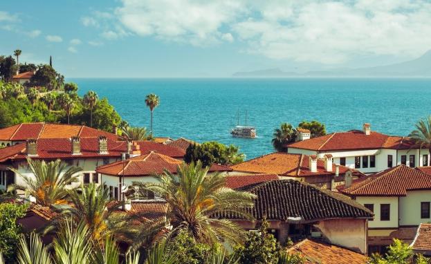 تقع ولاية أنطاليا على حدود جبل طوروس من الجنوب الغربي