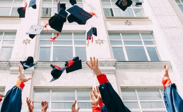 كتابة أو إرسال رسائل التهنئة باللغة التركية تعد من العادات والتقاليد المجتمعية المميزة