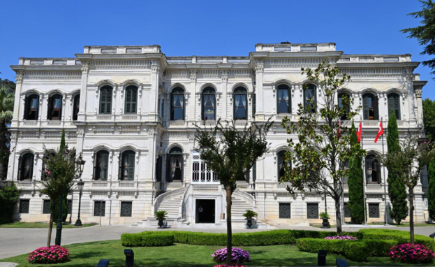 قصر يلدز Yıldız Sarayı يقع ضمن الشطر الأوروبي من ولاية إسطنبول التركية