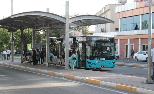 يرتاد العرب والسوريون بشكل شبه يومي المواصلات ووسائل النقل التركية