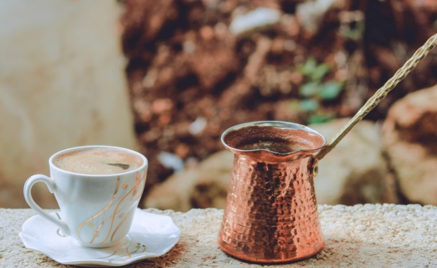 يختلف سعر أفضل ماكينة قهوة تركية حسب الطراز ومن متجر إلى آخر