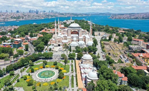 ولاية İstanbul من المدن الاستثنائية التي تجمع مناطقها بين عراقة الماضي وحداثة الحاضر