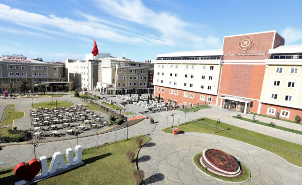 يقبل الطلاب العرب والسوريين على الجامعات التركية الخاصة لأسباب متعددة