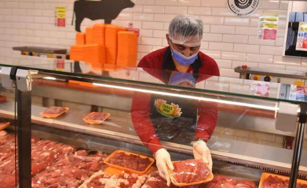 تعد اللحوم جزءاً رئيسياً من النظام الغذائي ولها دور مهم في المطبخ التركي لمختلف الأطباق