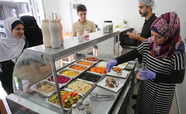 تضم مطاعم ومتاجر اسطنبول أنواعاً وأصنافاً مختلفة من المأكولات