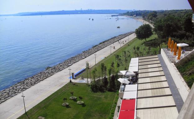 تتميز حديقة فلوريا بموقعها المميز وقد تم افتتاحها سنة 1994