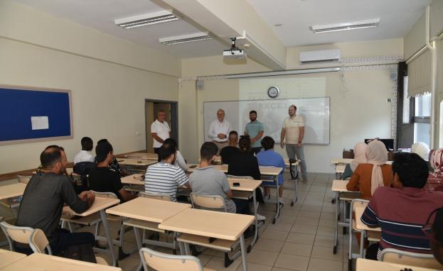 تمنح معاهد تعليم اللغة التركية في أنقرة وغيرها المتعلمين فرصة ليس فقط للتحدث بلغة جديدة