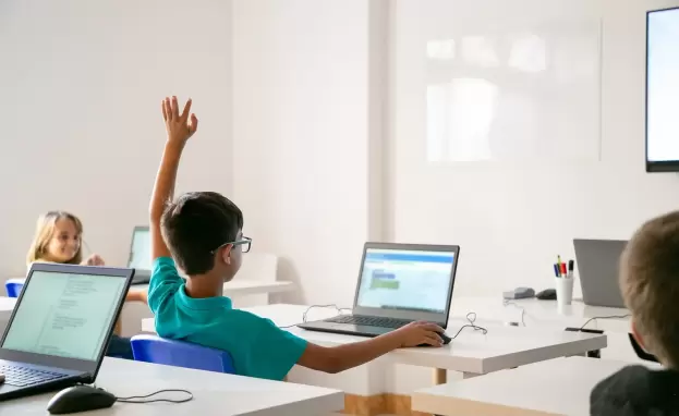 يعد تعلم التركية للأطفال من أهم ما يساعد على تكيف أبناء المهاجرين العرب والسوريين