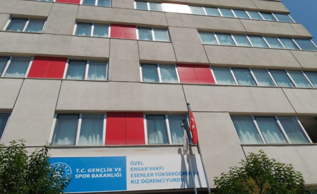 توفر الجامعات التركية الحكومية والخاصة إمكانية السكن الطلابي من خلالها لمختلف الطلاب في تركيا