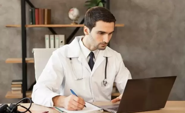 يعتبر الالتحاق بكلية الطب حلماً يراود العديد من الطلاب في تركيا