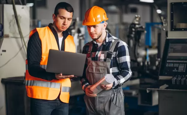 يتضمن قانون العمل في تركيا غرامات مالية وإجراءات إدارية بحق المخالفين الأجانب