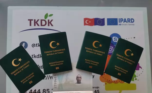 يسمى جواز السفر الأخضر التركي باللغة التركية Yeşil Pasaport