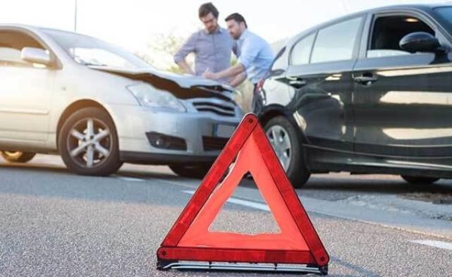 تفرض قوانين السير التركية على مرتكبي أي حادث مروري في تركيا أن يكتبوا تقرير الحادث بأنفسهم إن لم ينتج عنه جرحى أو قتلى