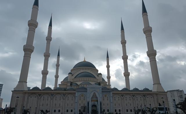 يزداد الإقبال على المساجد في الأشهر المباركة خاصة شهر رمضان