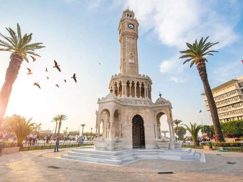 برج الساعة في مدينة ازمير
