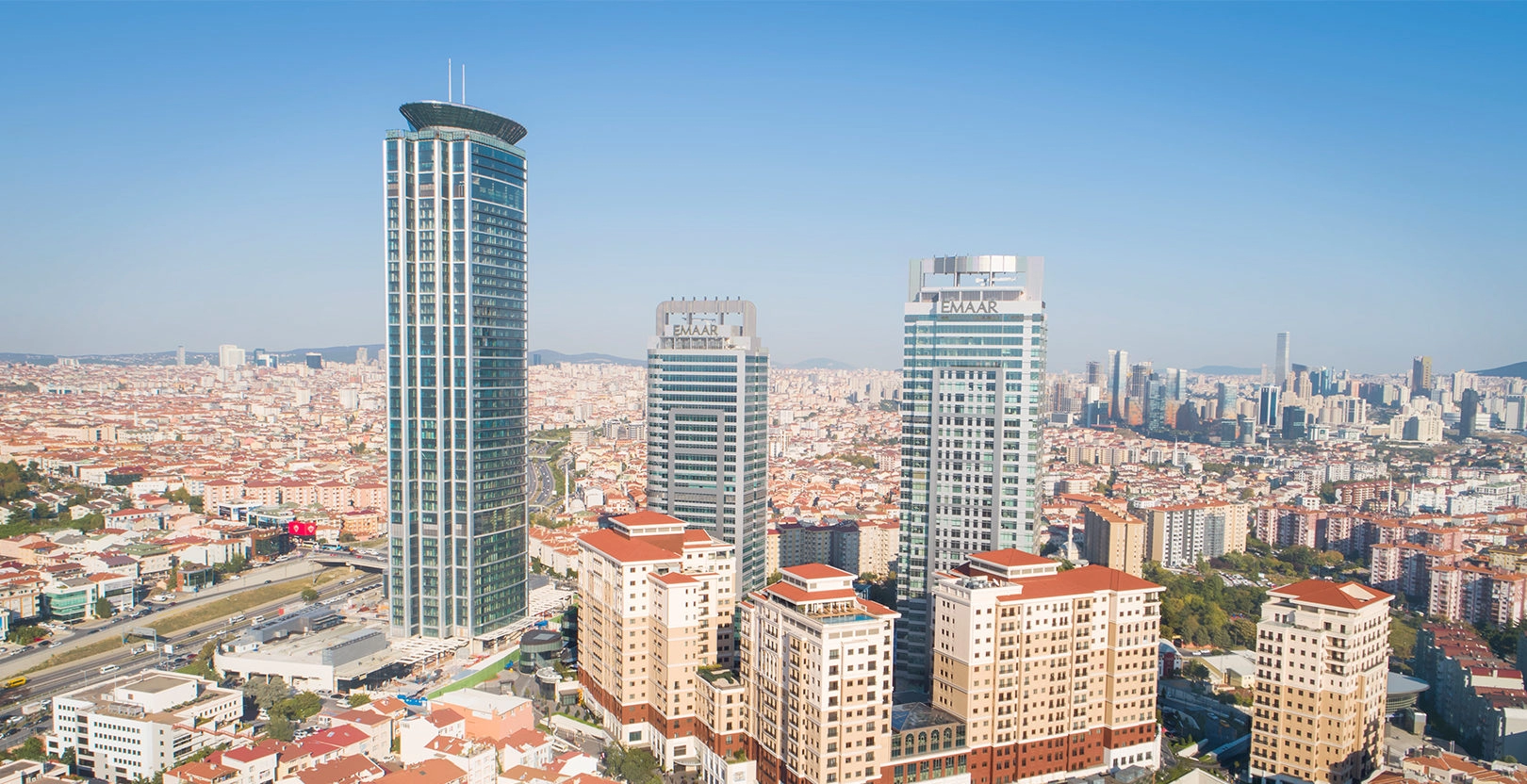 يعد مجمع إعمار سكوير واحدا من أكبر مراكز التسوق في تركيا