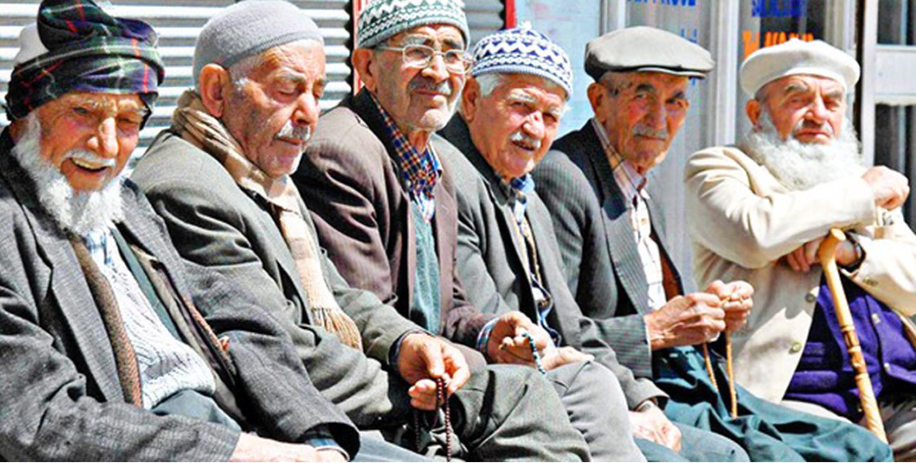تحتفي تركيا بكبار السن وتقدم لهم خدمات وتسهيلات عديدة 
