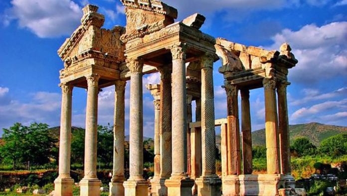 مدينة أفروديسياس القديمة (Afrodisias Antik Kenti)
