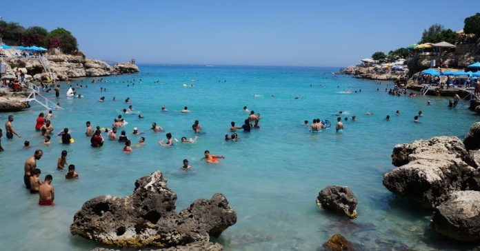يعد خليج يابراكلي أحد أكثر الخلجان المفضلة لدى سكان مرسين والسياح