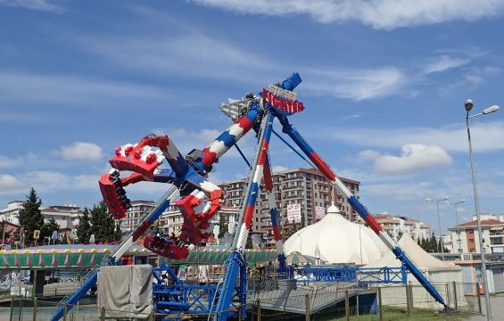 مدينة ملاهي "LUNA LUNAPARK"